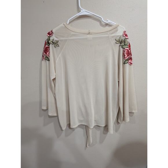 Pretty semi sheer cream short sleeve top w/rose applique embellishments size M - Picture 4 of 9